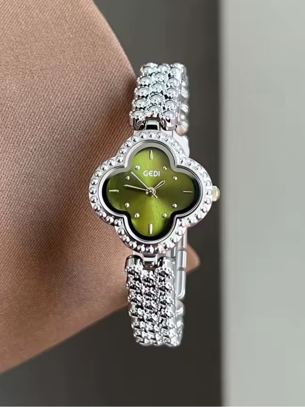 GEDI Women's Silver Bracelet Watch with Green Clover Dial